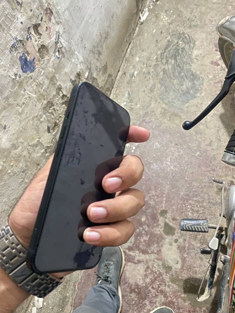 Apple iPhone 13 6