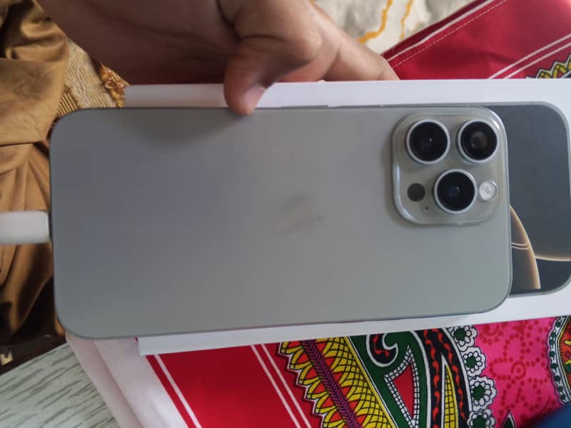 Apple iPhone 16 Pro Max 1