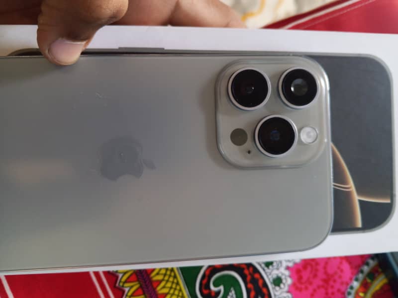 Apple iPhone 16 Pro Max 2