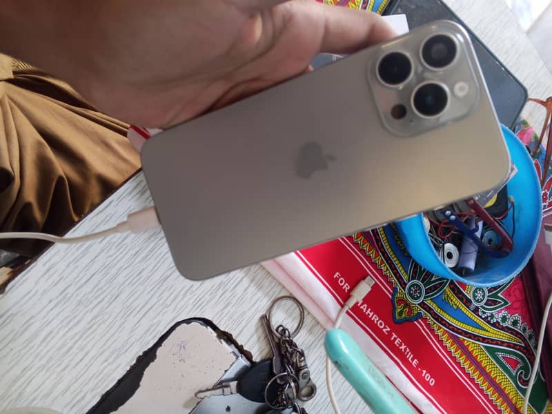 Apple iPhone 16 Pro Max 7
