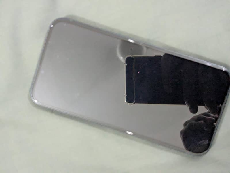 Apple iPhone 13 1