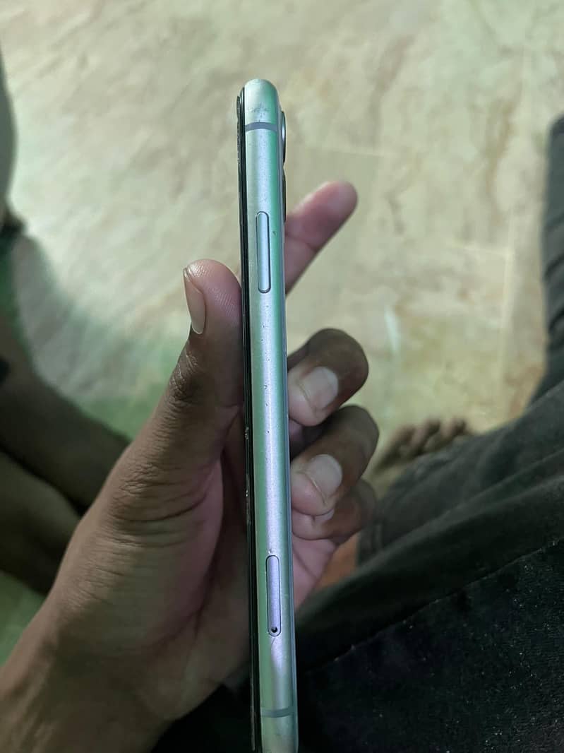 Apple iPhone 11 3