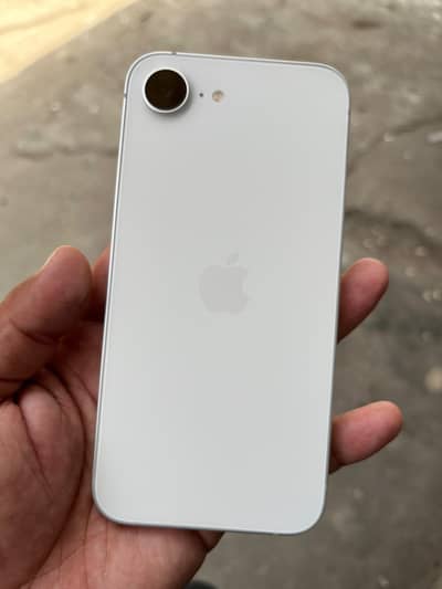 Apple iPhone 16e