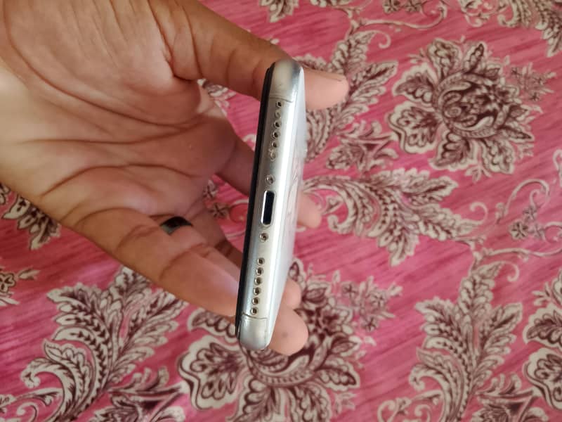 Apple iPhone X 4