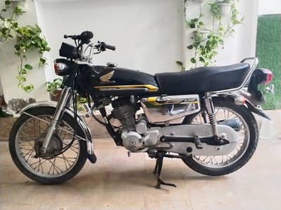 self start 125 (black)