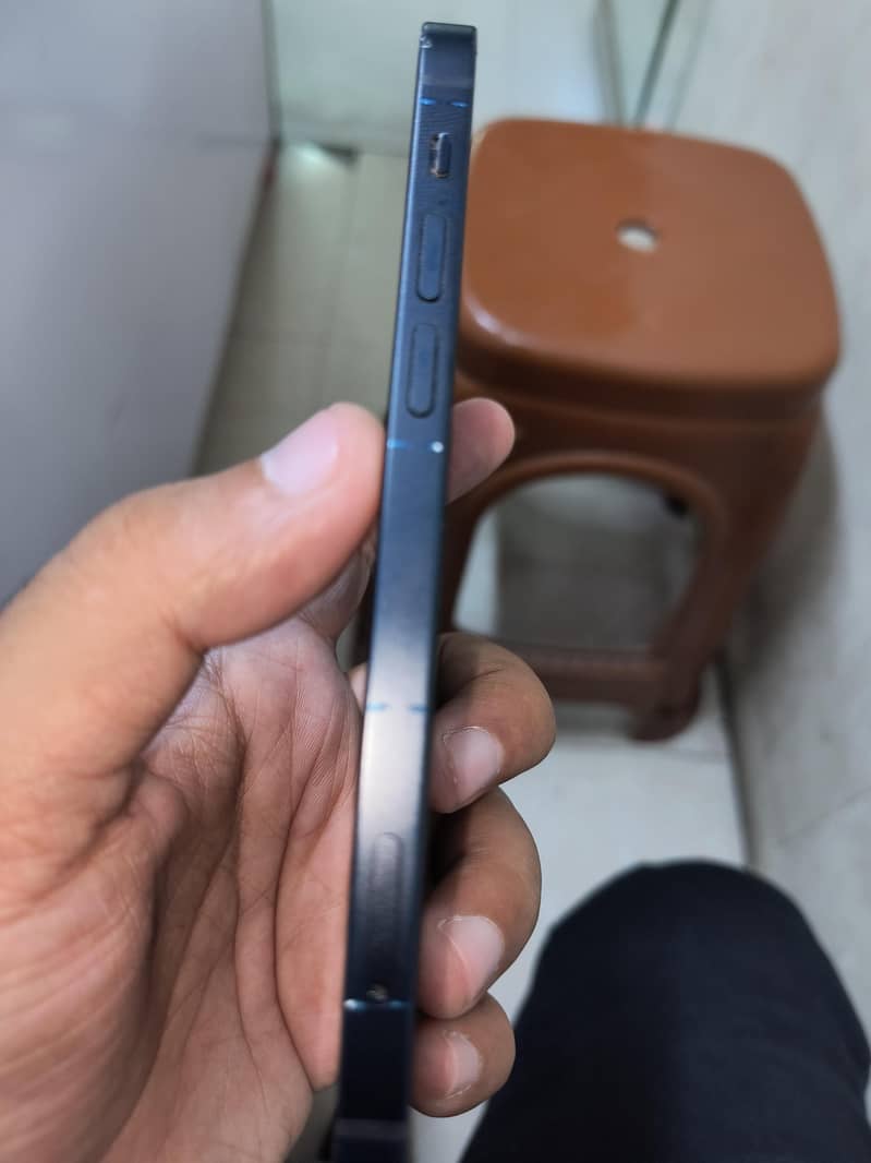 Apple iPhone 12 6