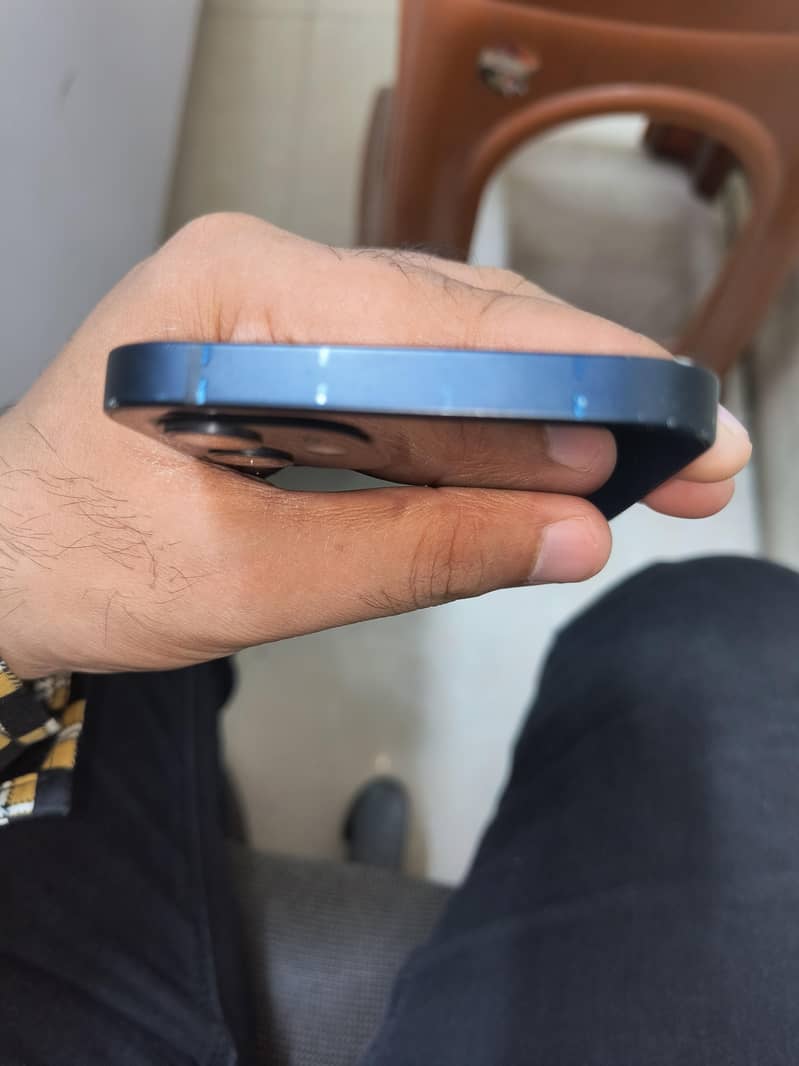 Apple iPhone 12 7