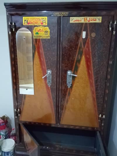 wardrope with mirror