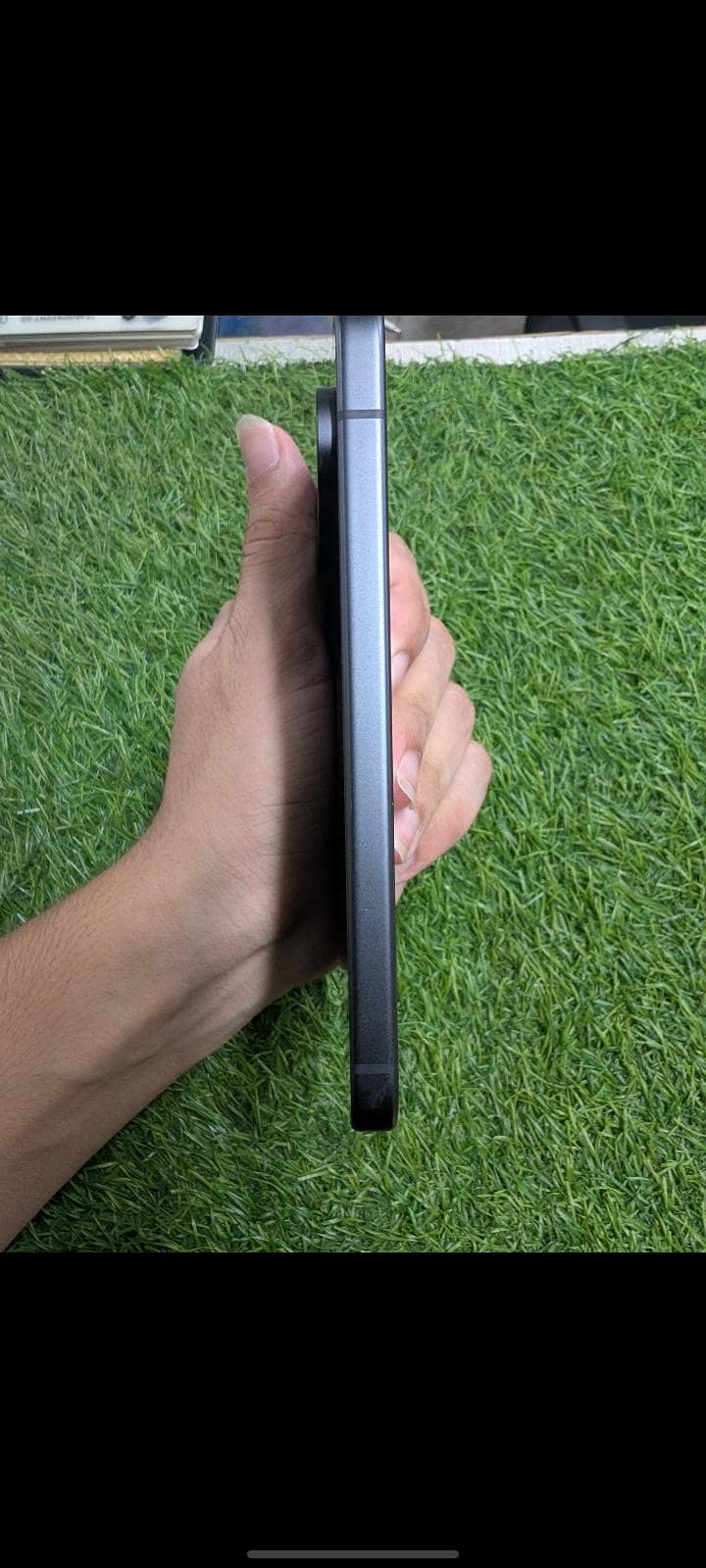 Google Pixel 9 5