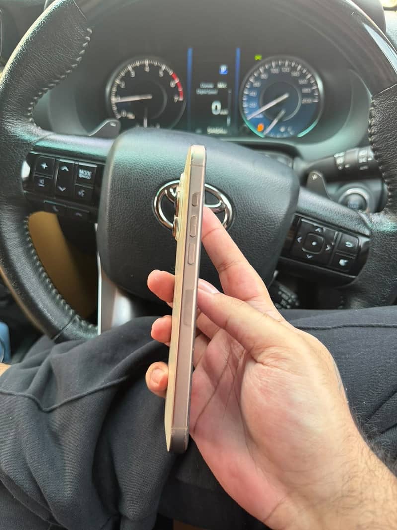 Apple iPhone 16 Pro Max 3