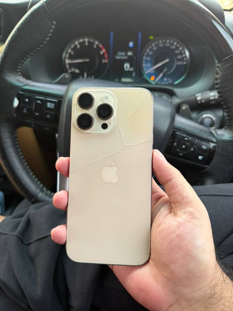 Apple iPhone 16 Pro Max 4