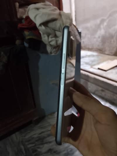 Vivo V21