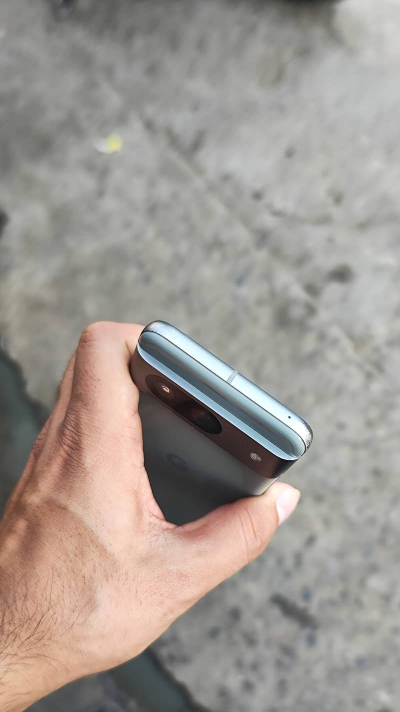 Google Pixel 8 4