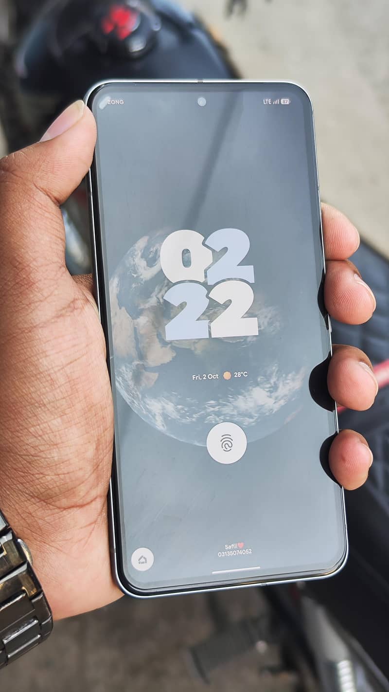 Google Pixel 8 5
