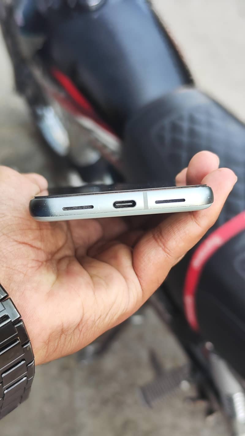 Google Pixel 8 6