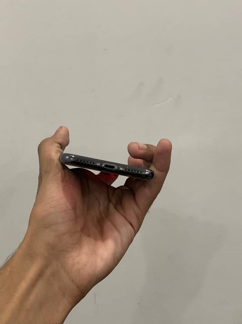 Apple iPhone X 4