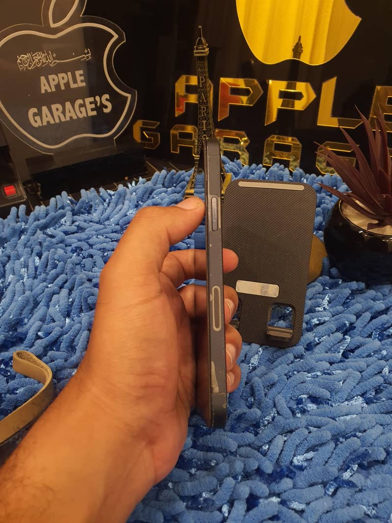 Apple iPhone 12 1