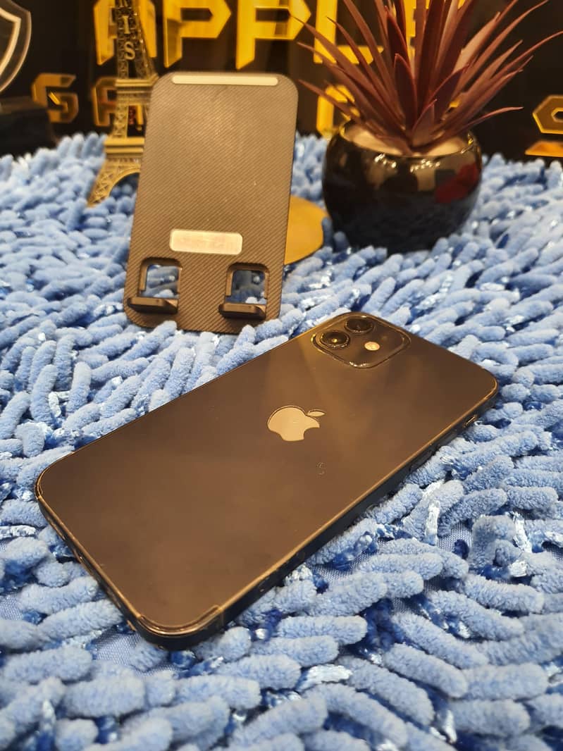 Apple iPhone 12 4