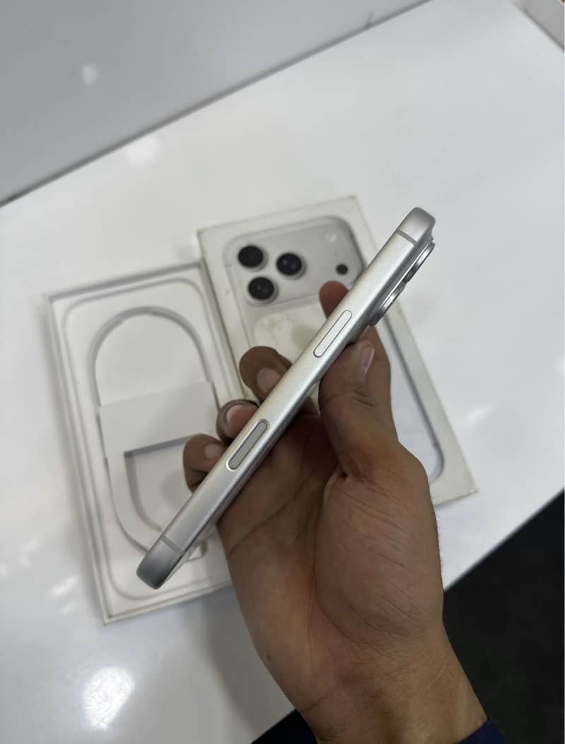 Apple iPhone 17 Pro 1