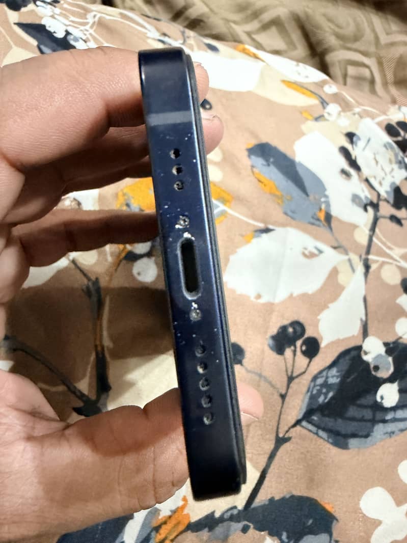 Apple iPhone 12 6