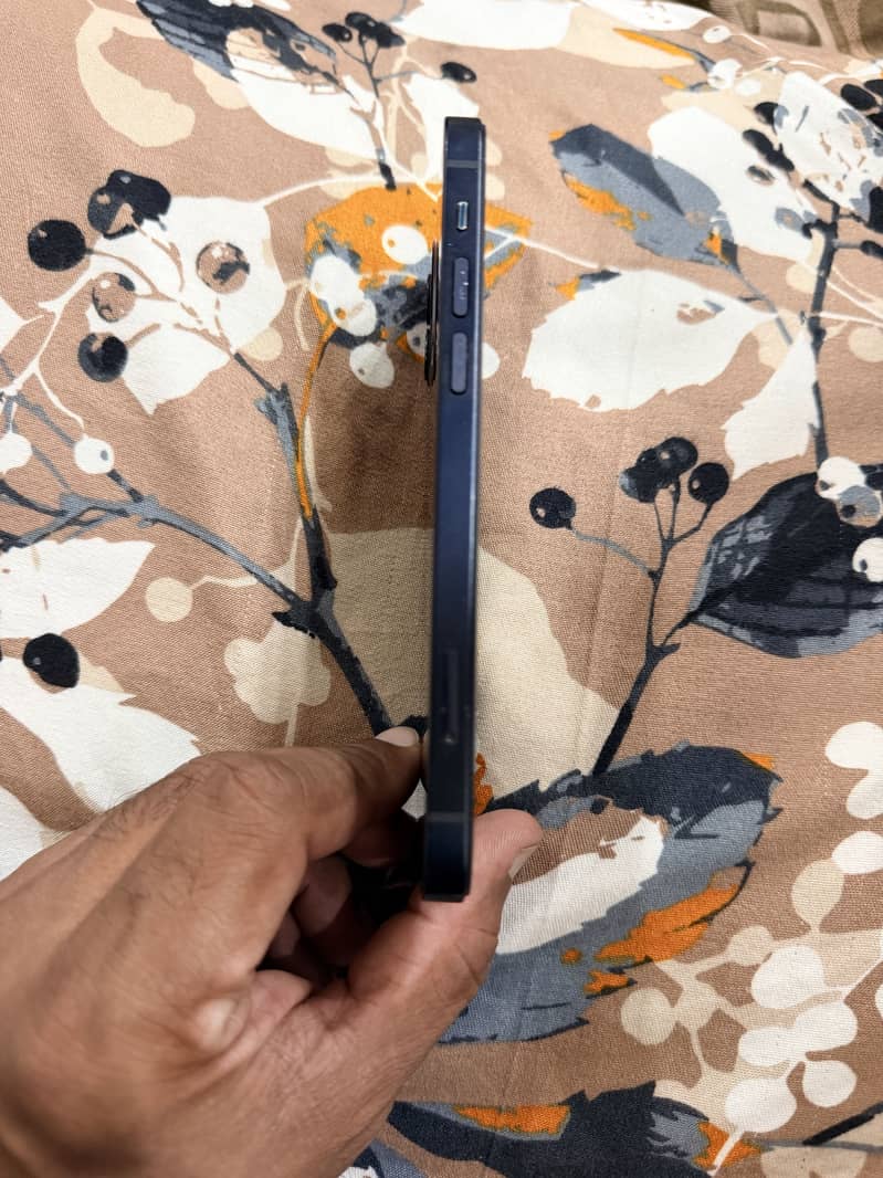 Apple iPhone 12 7