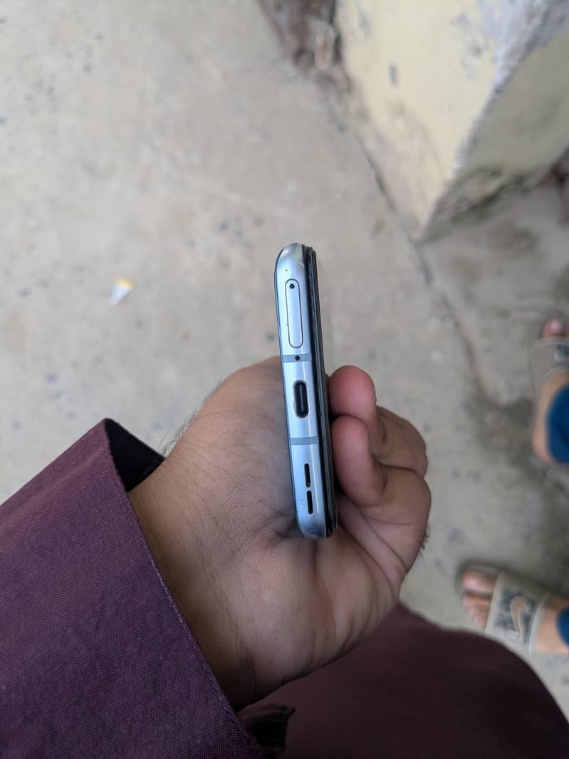 One Plus 9R 1