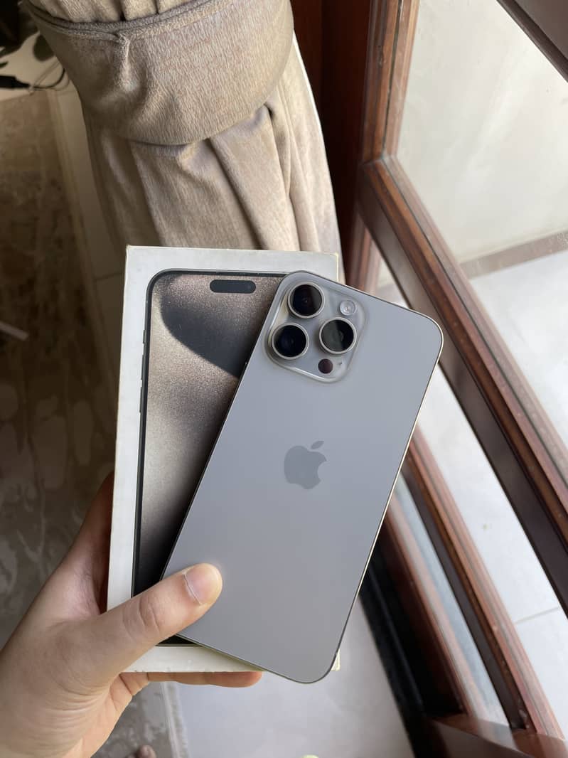 Apple iPhone 15 Pro Max 0