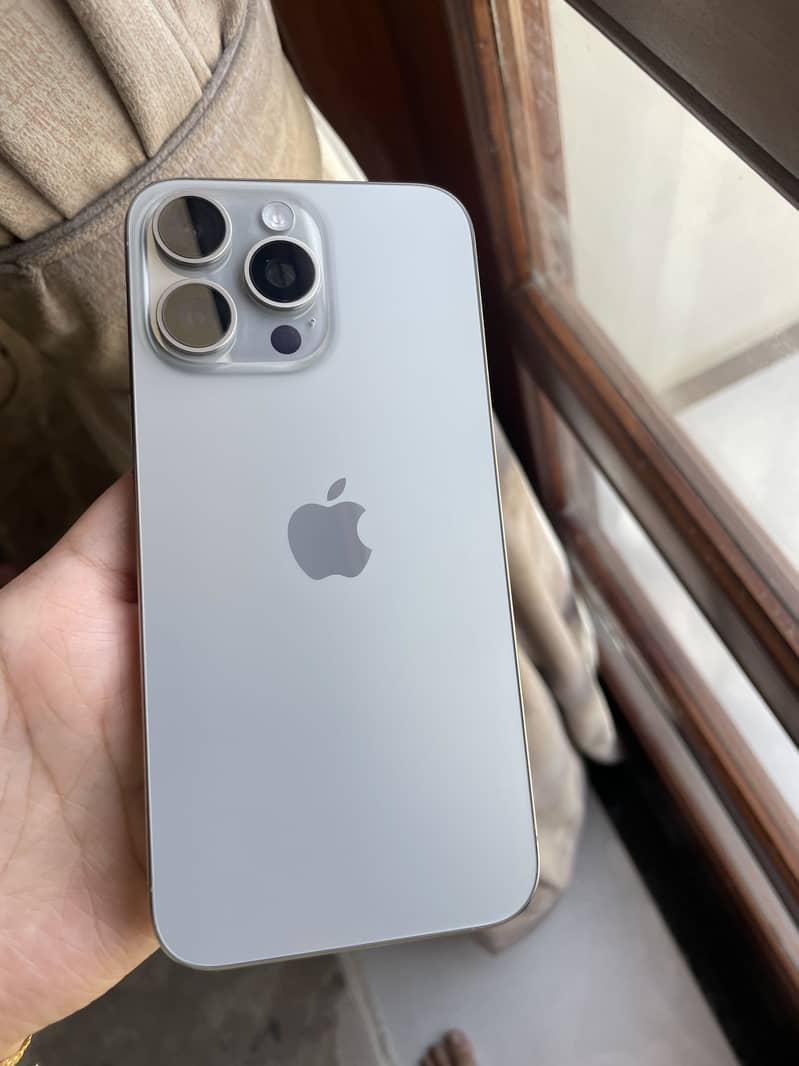 Apple iPhone 15 Pro Max 1