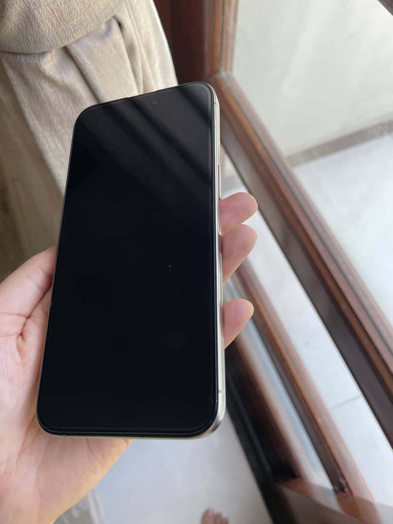 Apple iPhone 15 Pro Max 2