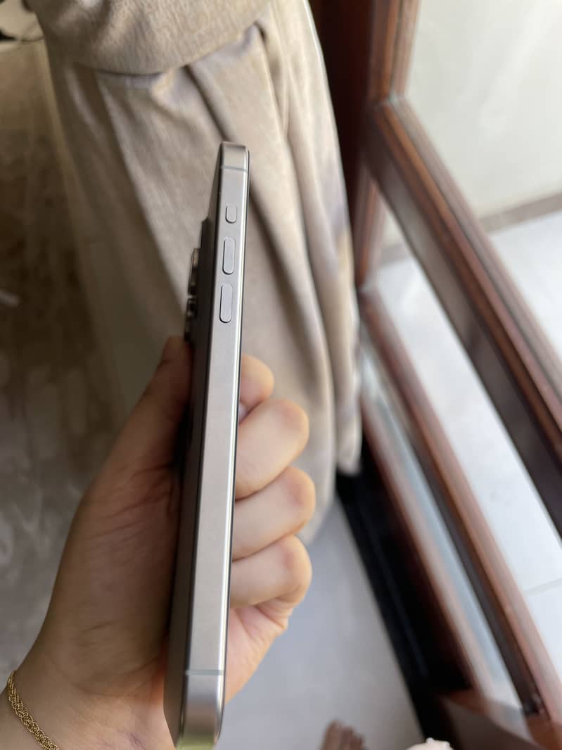Apple iPhone 15 Pro Max 3