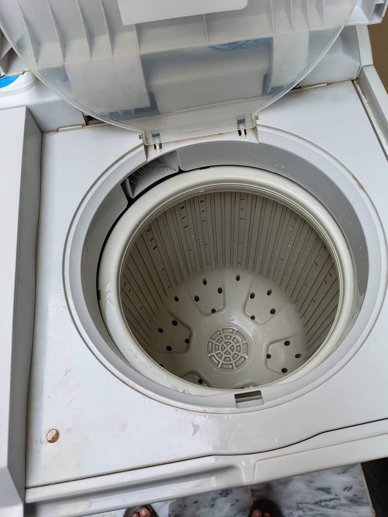 WASHING MACHINE CONDITION IS 10/9 ALMOST NEW 6