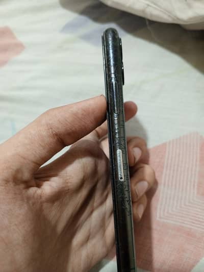Apple iPhone 11 Pro dual physical