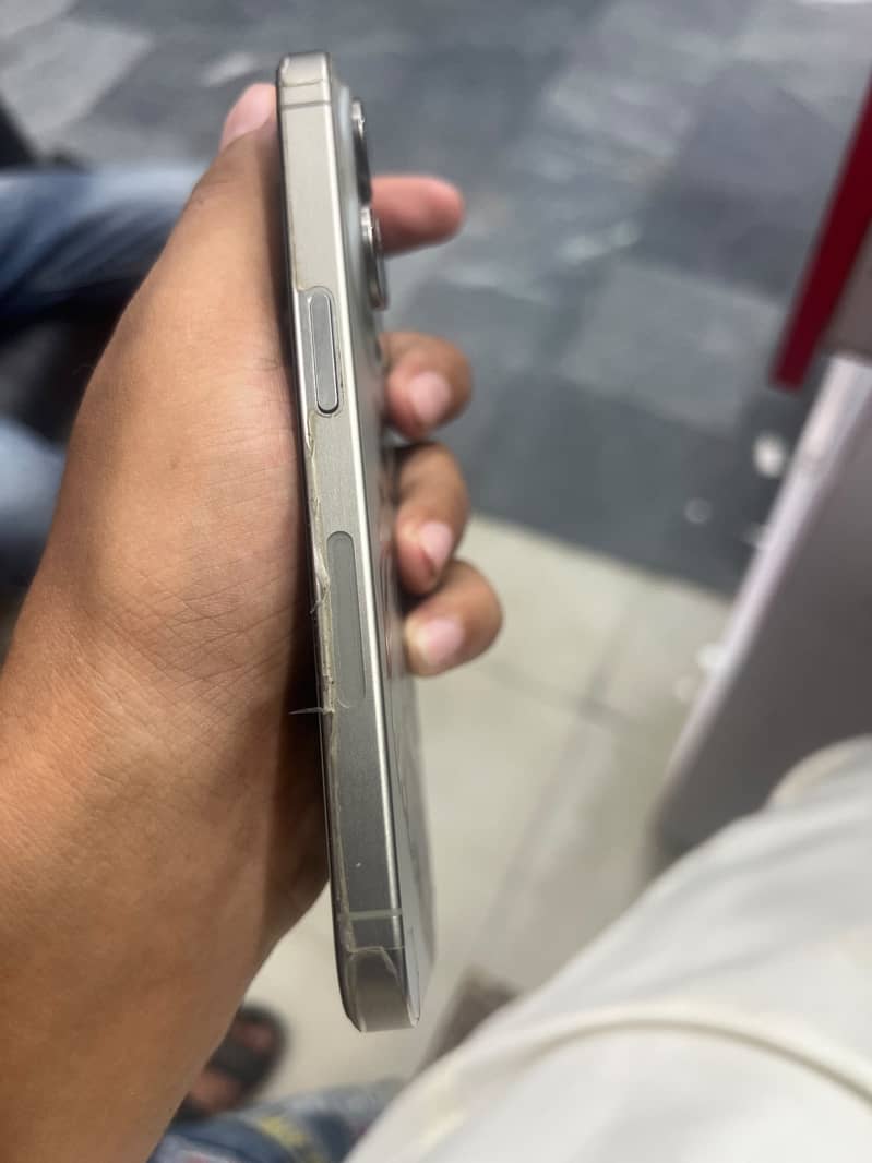 IPHONE 15 PRO 2