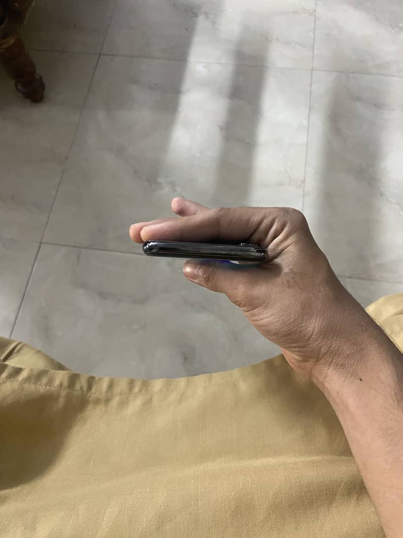 Apple iPhone X 5