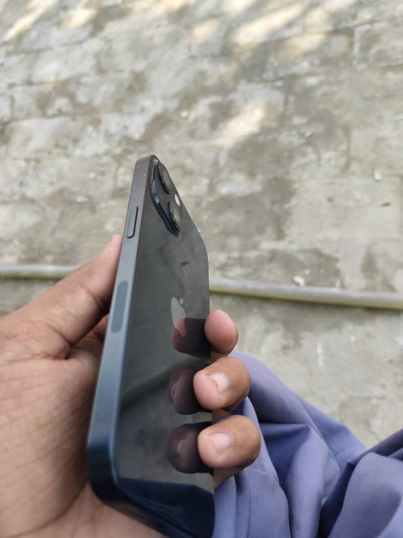 Apple iPhone 13 1