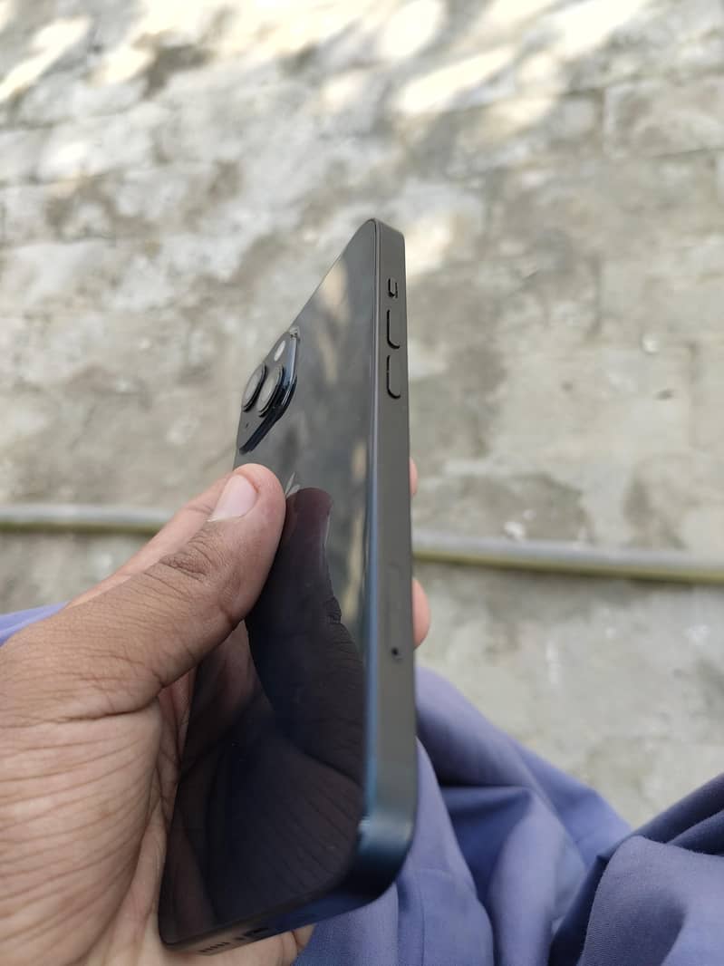 Apple iPhone 13 2