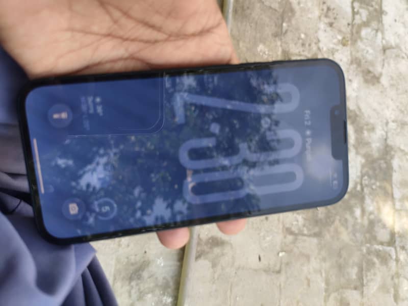 Apple iPhone 13 5