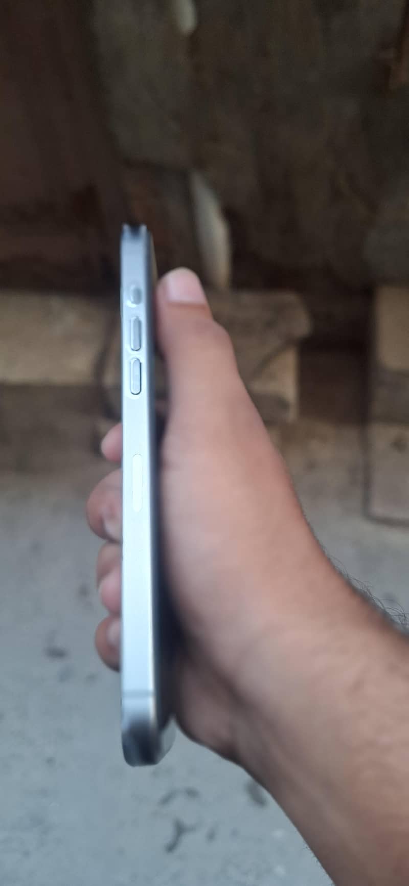 Apple iPhone 15 Pro Max 2