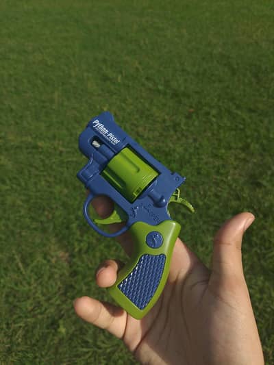 revolver toy