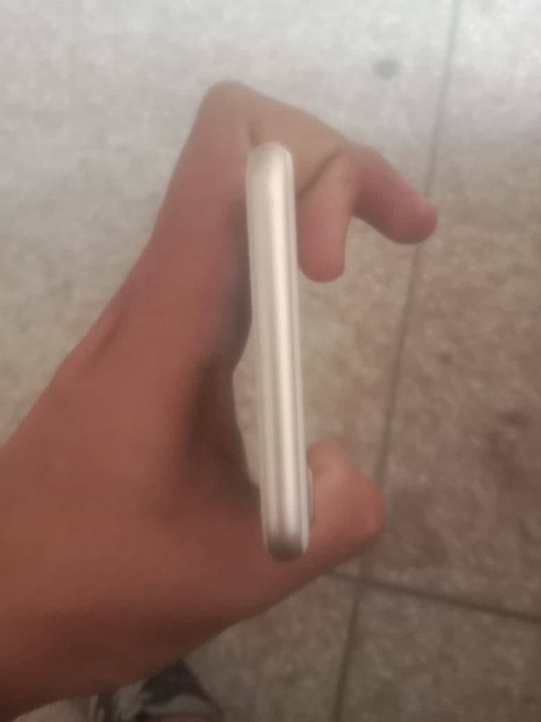 Apple iPhone 7 0