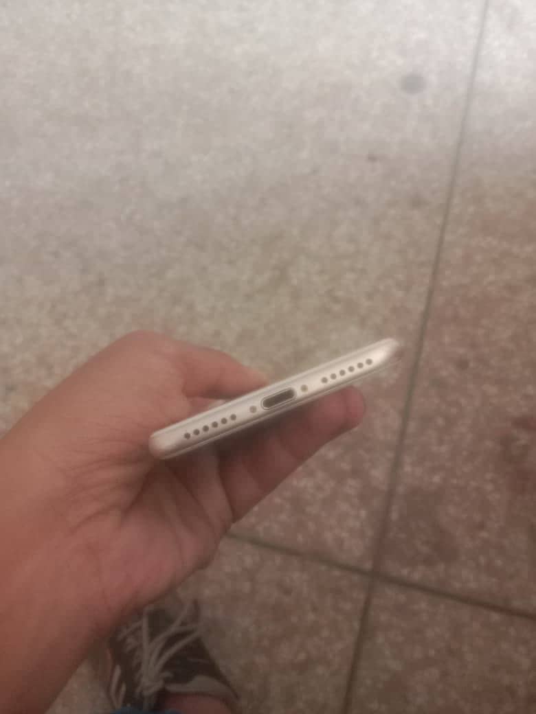 Apple iPhone 7 5