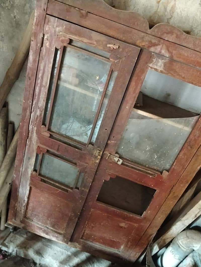 Almari 10