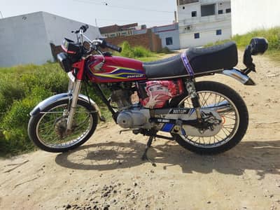 Honda CG 125 model 2017 Lahore registered all documents complete.