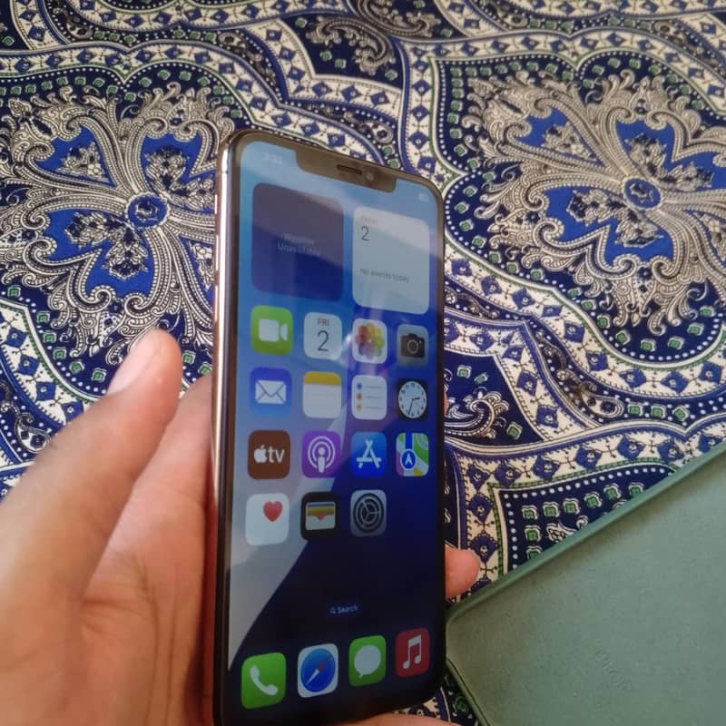 Apple iPhone XS Max 1