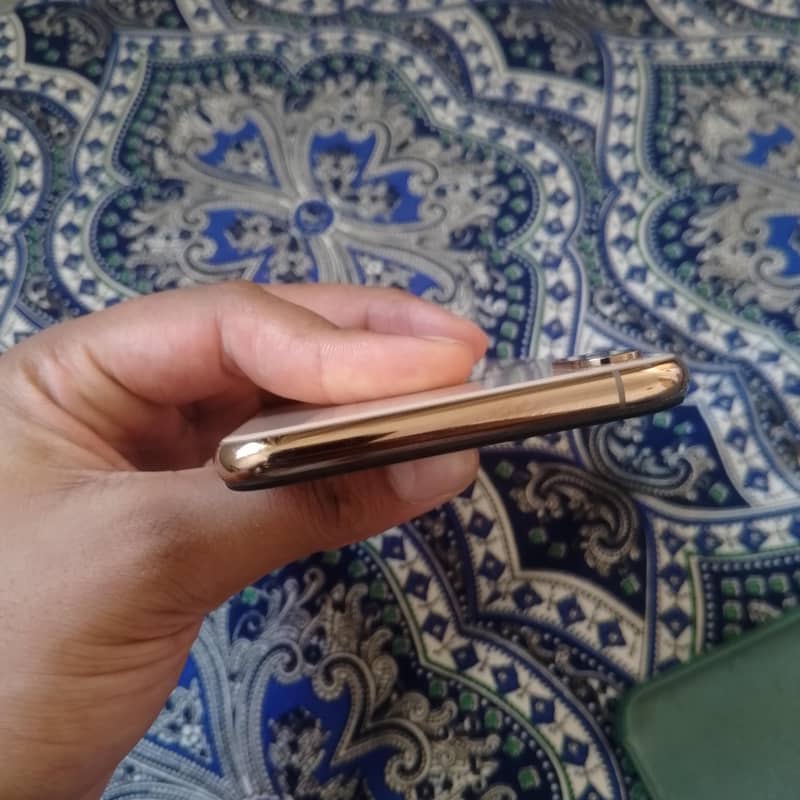 Apple iPhone XS Max 2