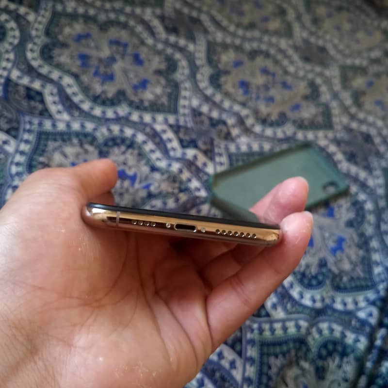 Apple iPhone XS Max 5