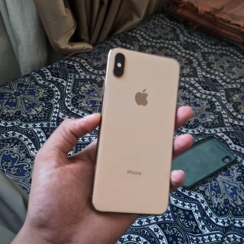 Apple iPhone XS Max 7