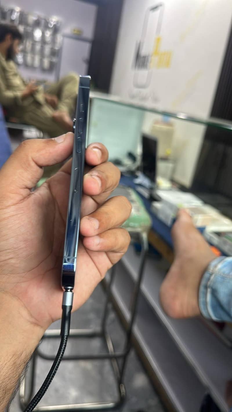 Apple iPhone 13 Pro 1