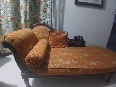 Dewan sofa taali lakri neat and clean condition