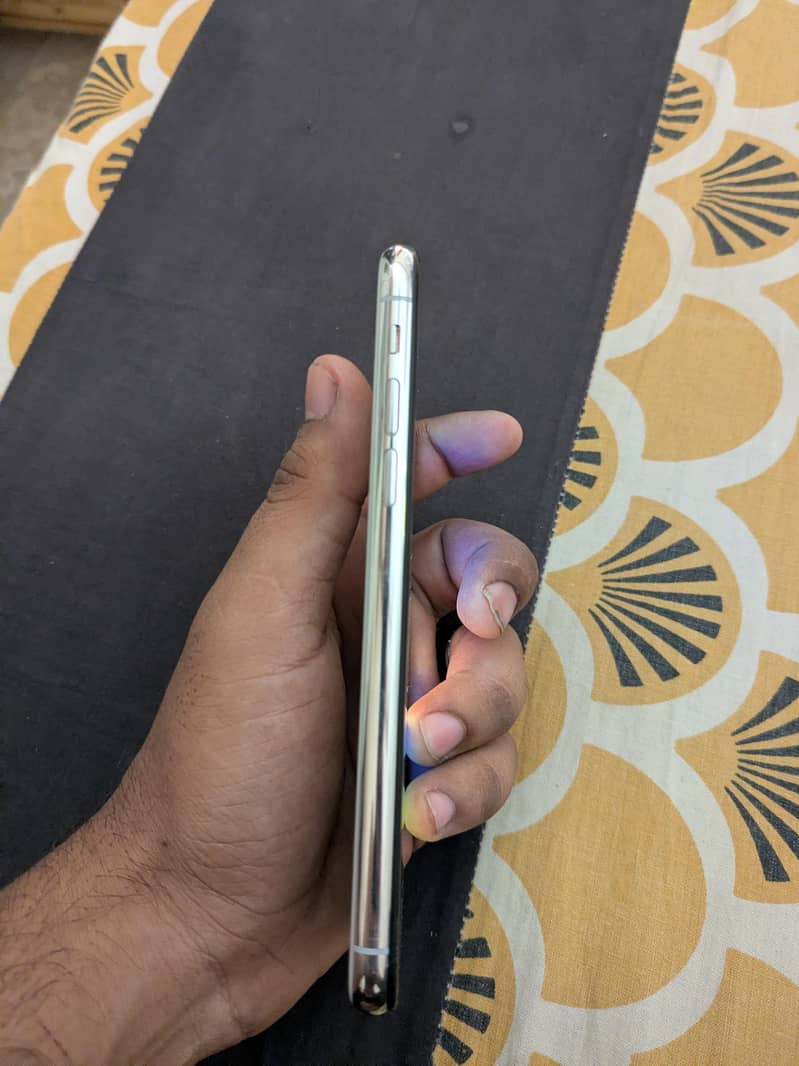 Apple iPhone X 3